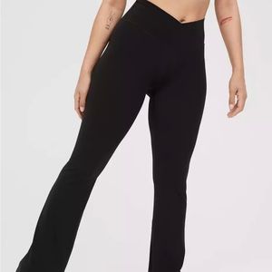 AERIE Crossover Flare Leggings //black// (size XL)